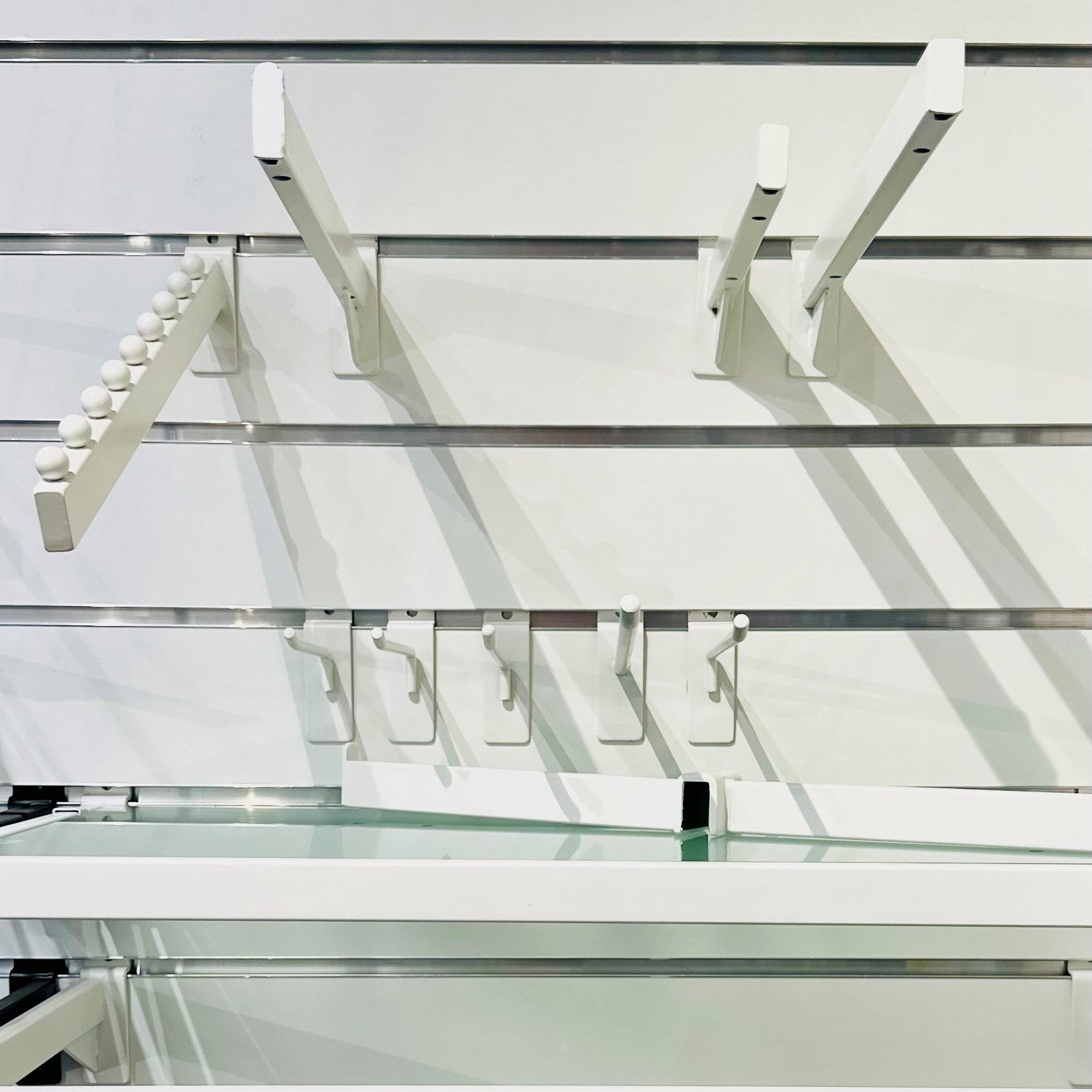 Hvidt tilbehør - Rillepanel