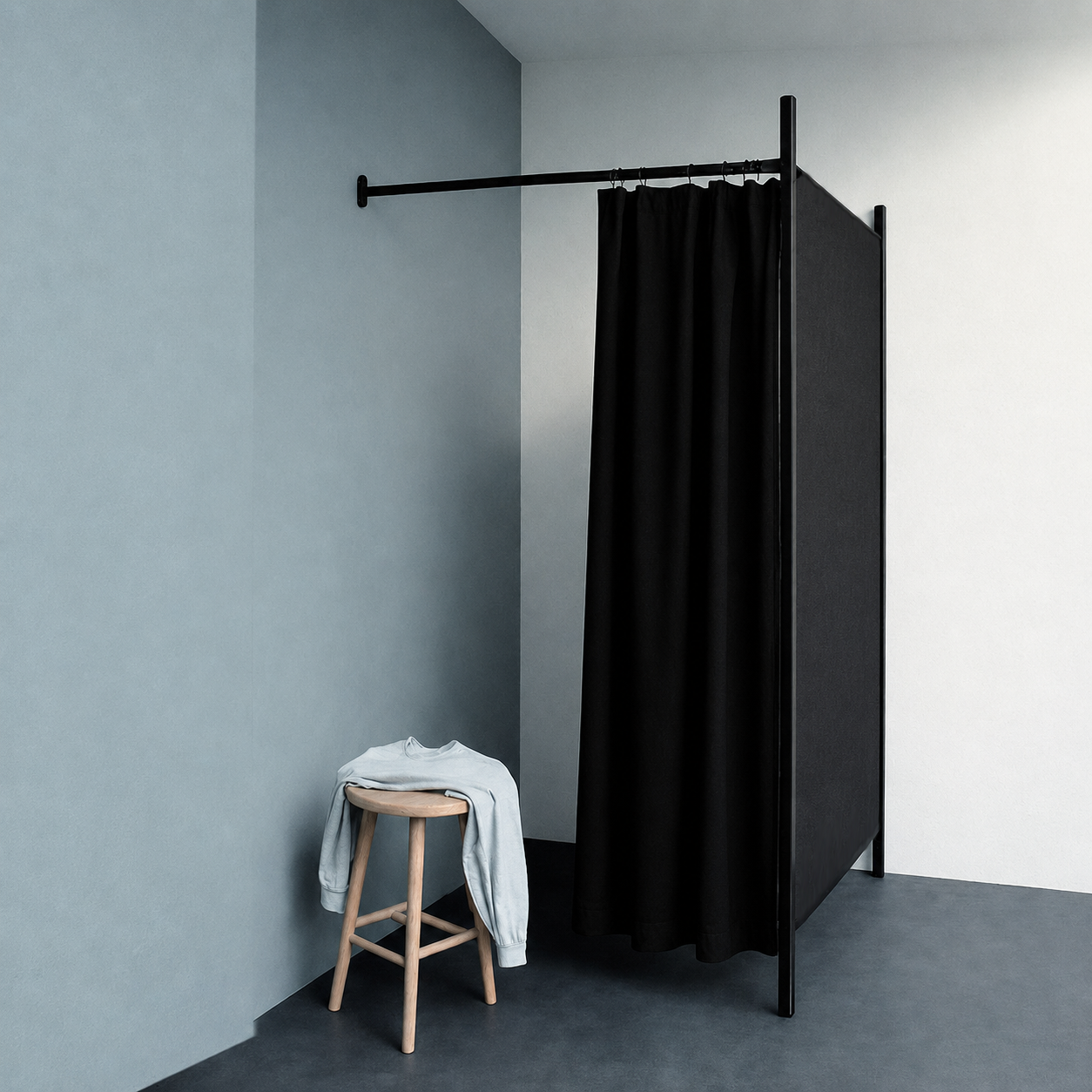 Flex, Umkleidekabine, 1 Seite, schwarzes Gestell, inkl. 1 schwarzer Vorhang, STOFF-SEITE in schwarz, 100 x 100 cm.