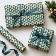 Weihnachtspapier, goldfarben mit Dreiecken, 50 cm x 100 mtr *