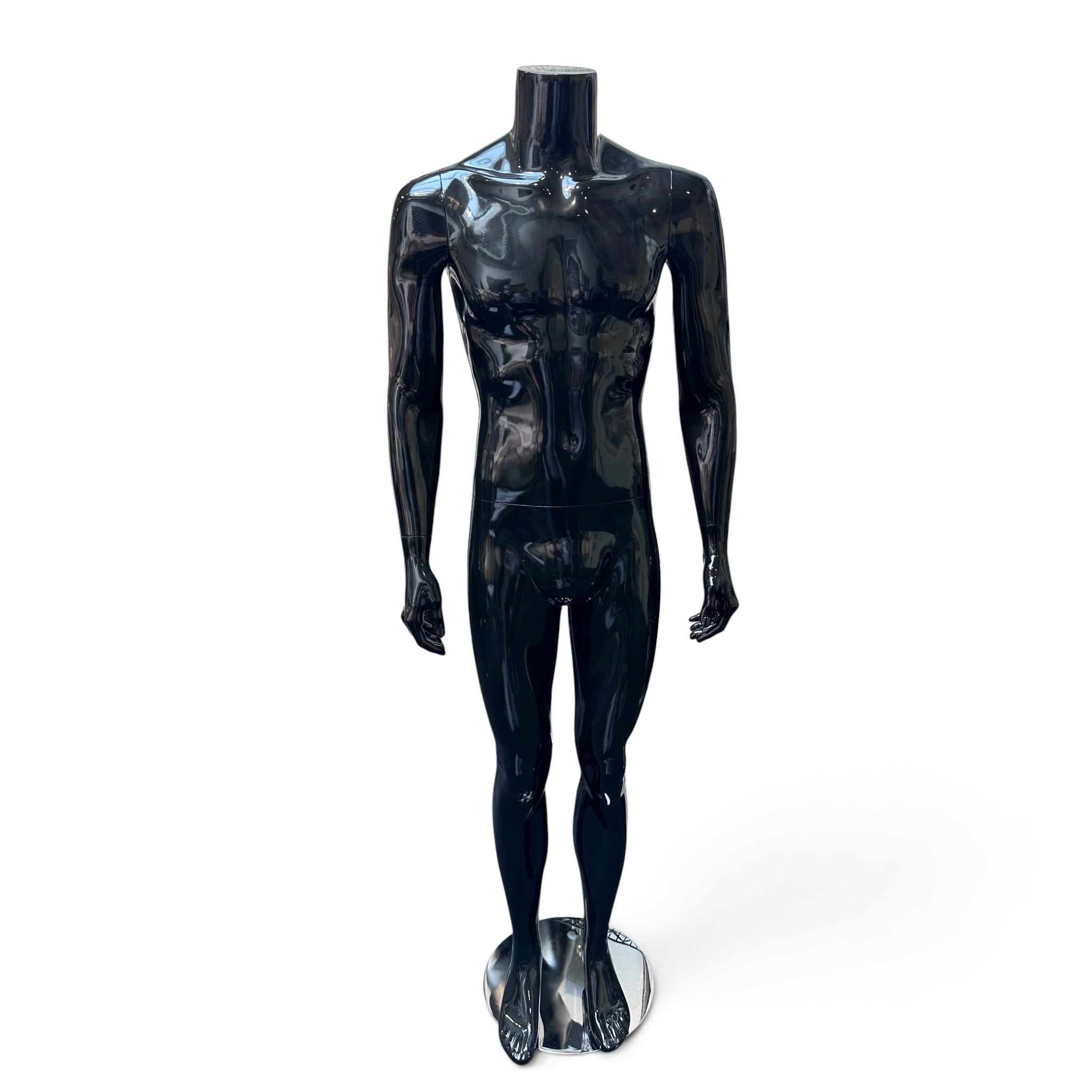 Herren-Schaufensterpuppe (Familienmodell). Schwarzer Hochglanz, ohne Kopf. Runder Glassockel. Höhe: 175 cm. Modell B – stehend.