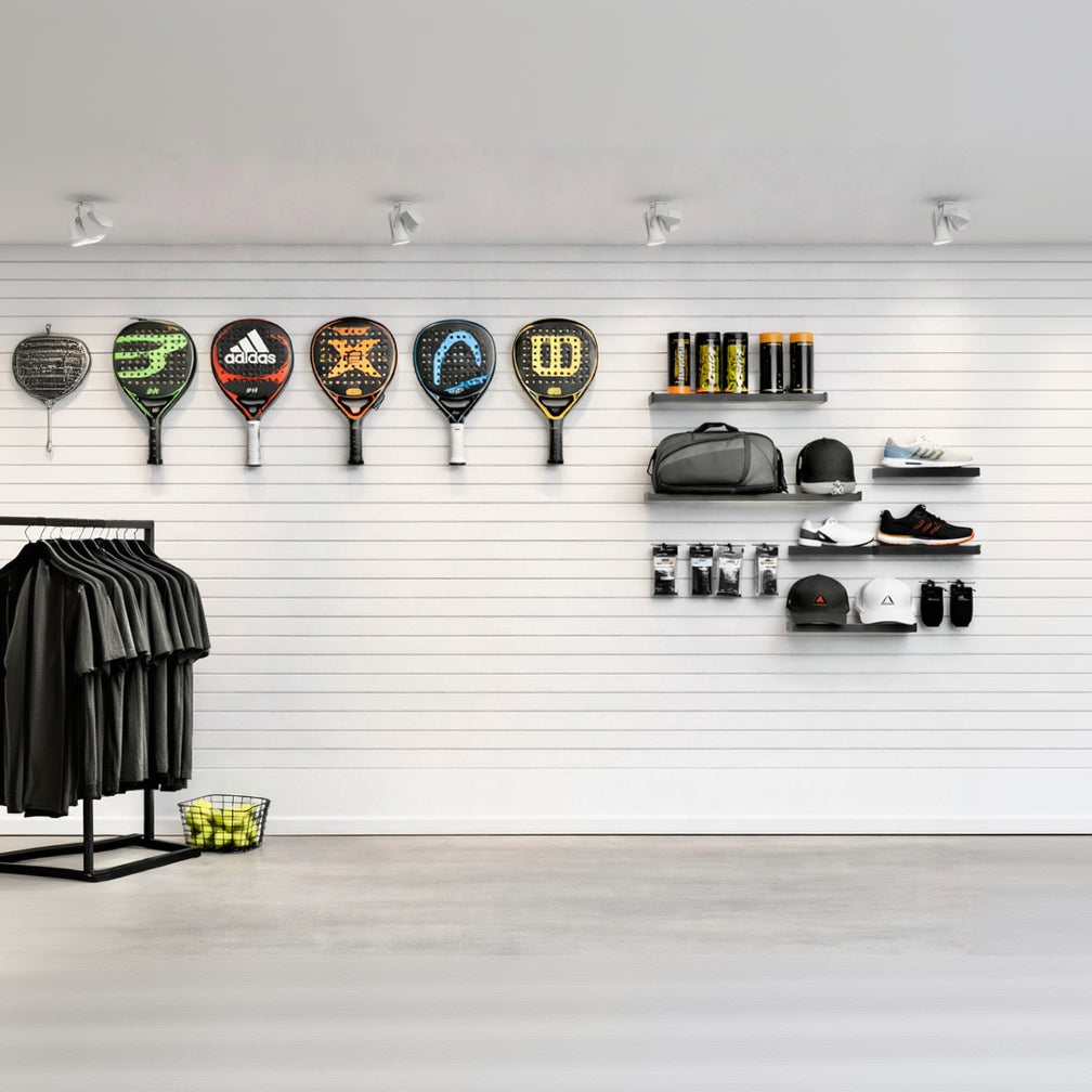Padelwand – komplettes Startset für die Sportabteilung. B360 cm x H240 cm.