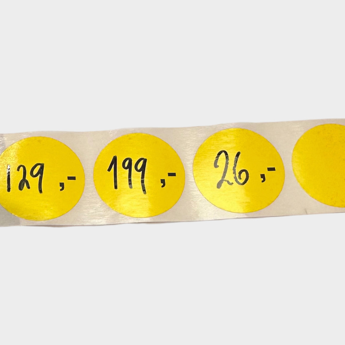 Gelbe Etiketten mit Aufdruck ',-' / 1.000 Stk. pro Rolle.