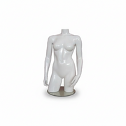 Weiblicher Torso aus Fiberglas. Weiß hochglänzend, ohne Kopf. Torso mit Hüften. Auf Fußplatte.