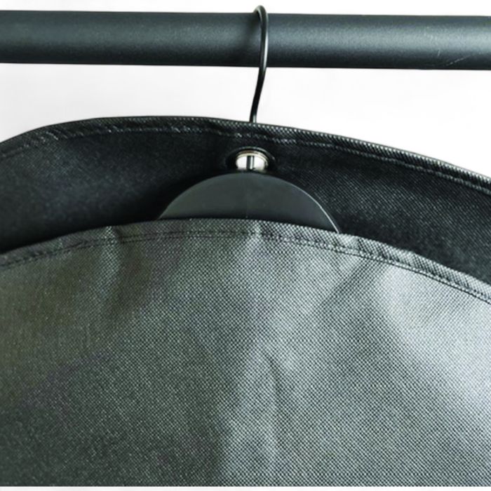 Anzugtasche – Vliesstoff. B 60 x H 110 cm. Schwarz.