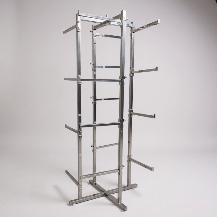 Bodenständer mit 16 Armen. Verchromt.