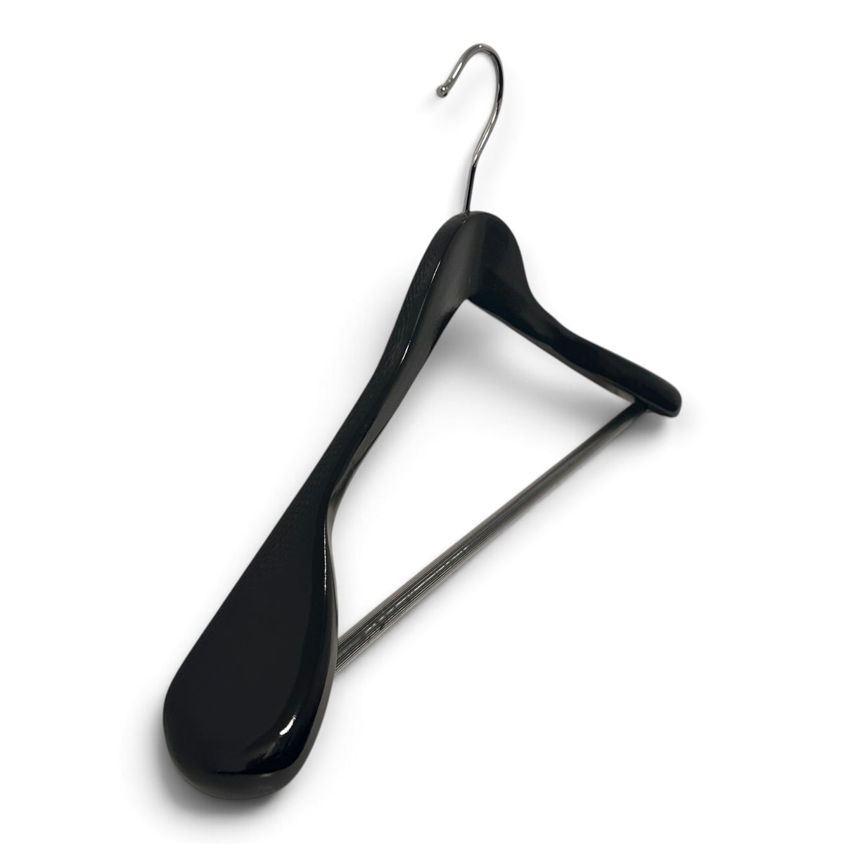Jackenbügel, gewinkelt. Schwarz - B 45 cm.