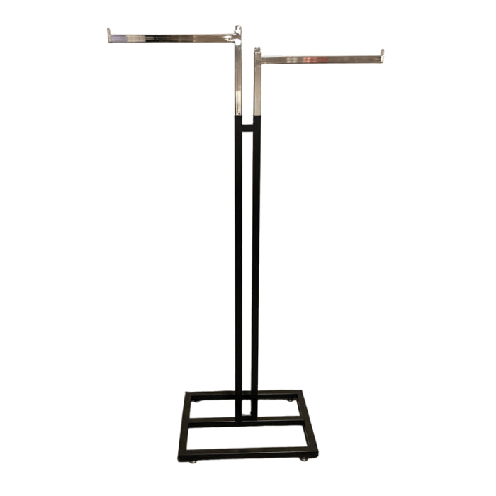 Kleiderständer – 2-armiger Bodenständer, schwarz, mit 2 geraden Armen, 39 cm Chrom. H 130–200 mm. Fuß 50 x 35 cm.