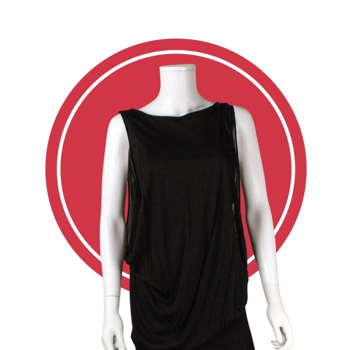 Einfache weibliche Schaufensterpuppe ohne Kopf. Kunststoff.