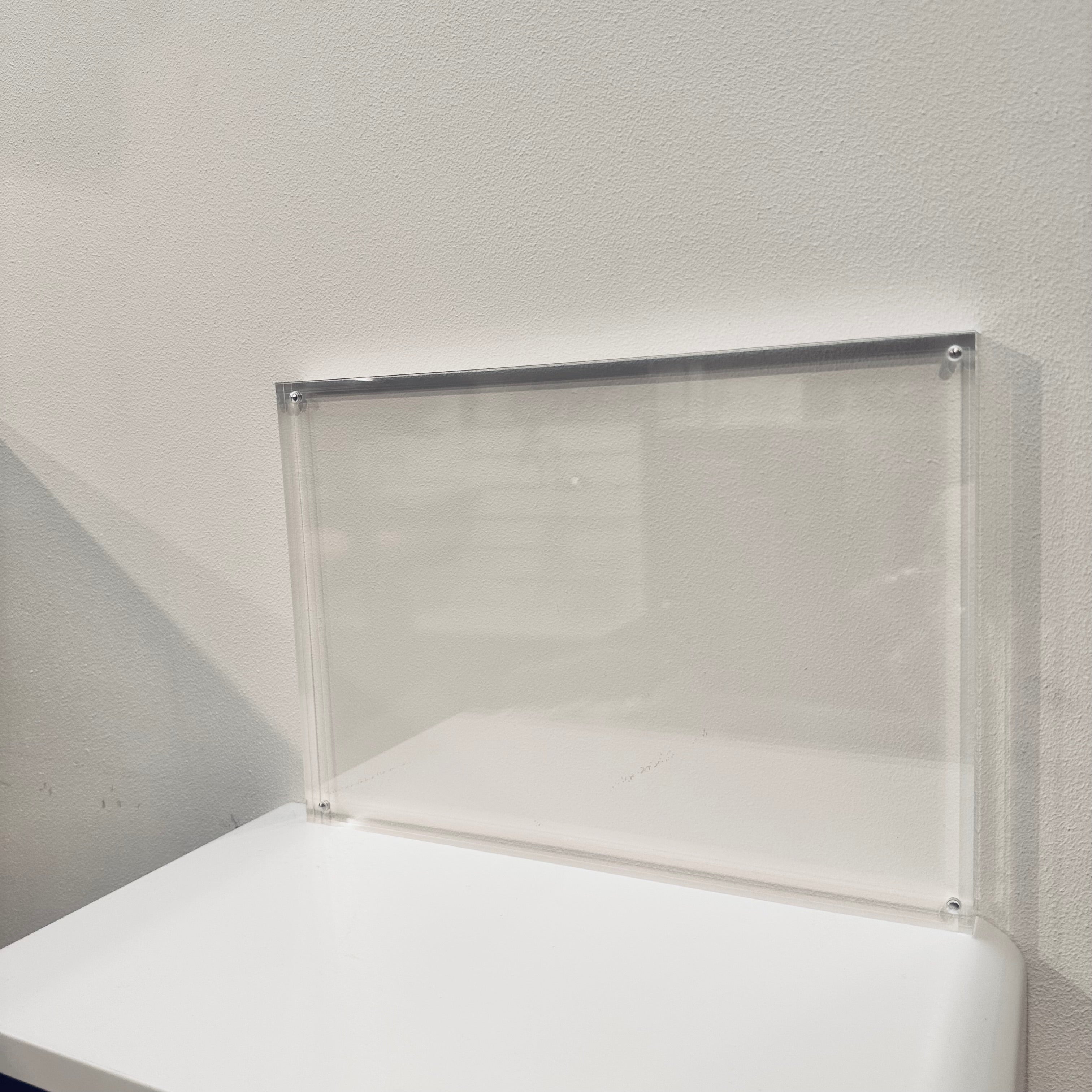 Magnetischer Schildhalter, A4, B 21 x T 2 x H 29,8 cm, transparentes Acrylglas