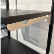 Regalhalterung – rechts. 37 cm. Gebürsteter Satin. B-MT