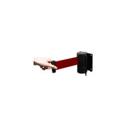 Wandabsperrung, 2 Meter rotes Klebeband. Schwarze Halterung.
