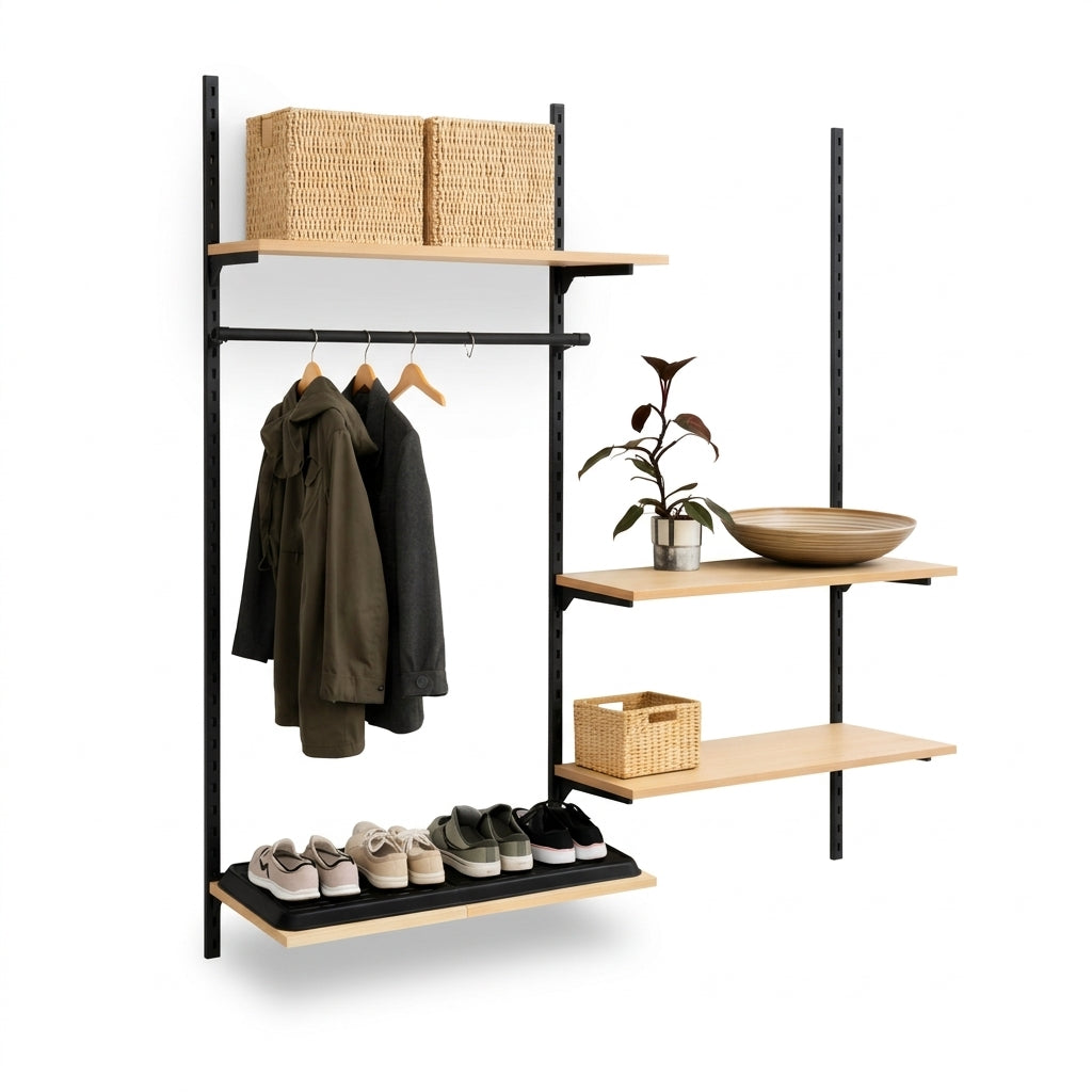 Wandset mit Framework-Schienen in Schwarz, Regalböden aus Buche und Kleiderstange. Maße: ca. 185 x H244 cm. Wie abgebildet. Diele, Garderobe und begehbarer Kleiderschrank.
