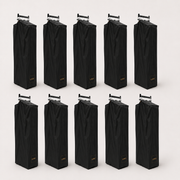 10 schwarze Kollektionstaschen mit Kofferverschluss und eigenem Logo.