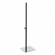 Fußplatte aus Metall 28,5 x 33 cm, chrom, mit teleskopischer Stange, H 70-116 cm, Ø 25 mm, schwarz.