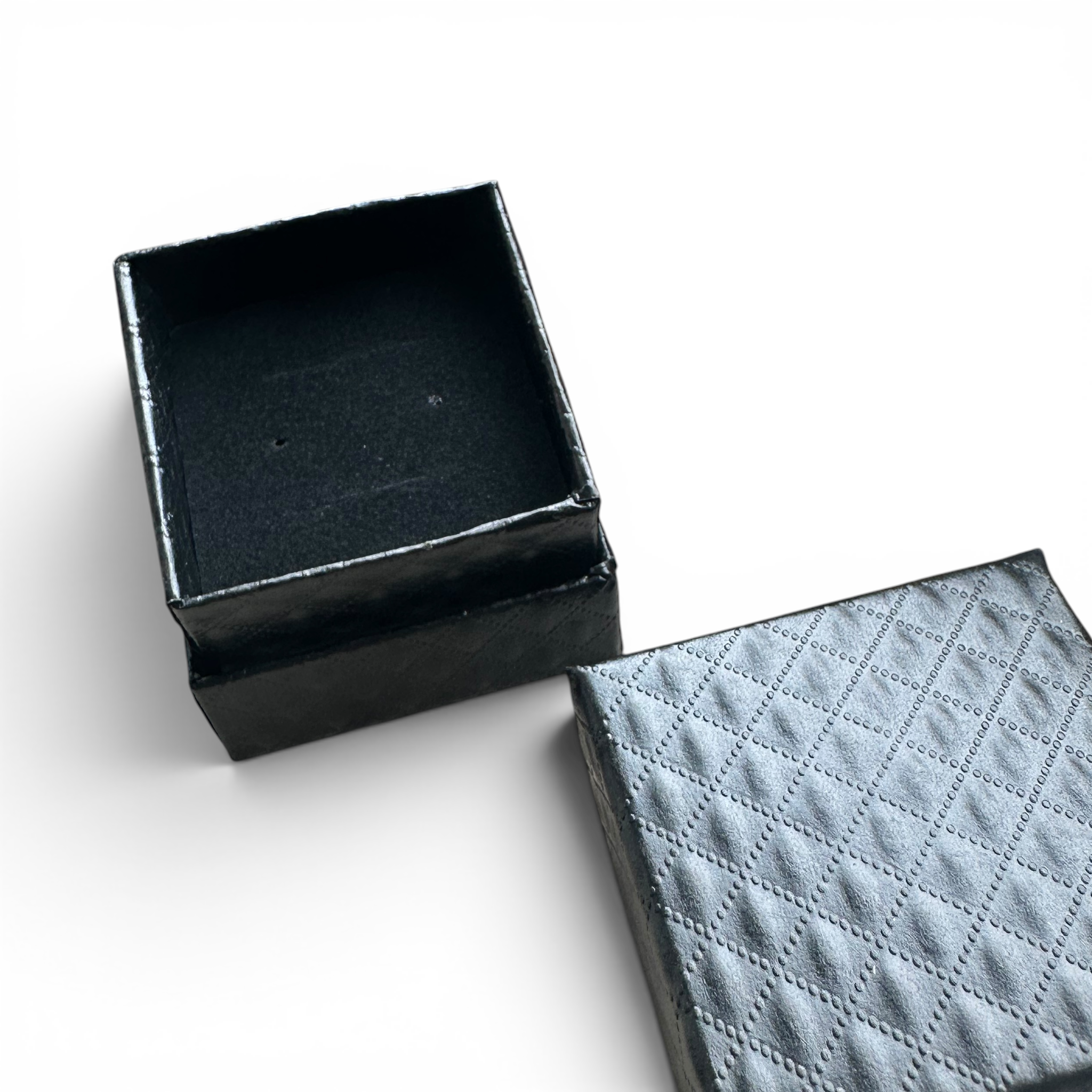 Schmuckschachtel. Schwarz. 5 x 5 x H 3 cm. - 20 Stk. Preis pro Stk. angegeben.