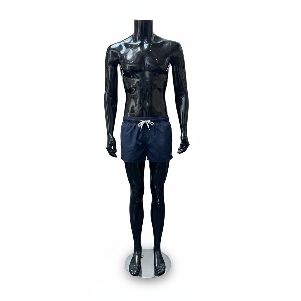 Herren-Schaufensterpuppe (Familienmodell). Schwarzer Hochglanz, ohne Kopf. Runder Glassockel. Höhe: 175 cm. Modell B – stehend.