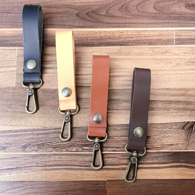 Lederband mit Karabinerhaken - braun